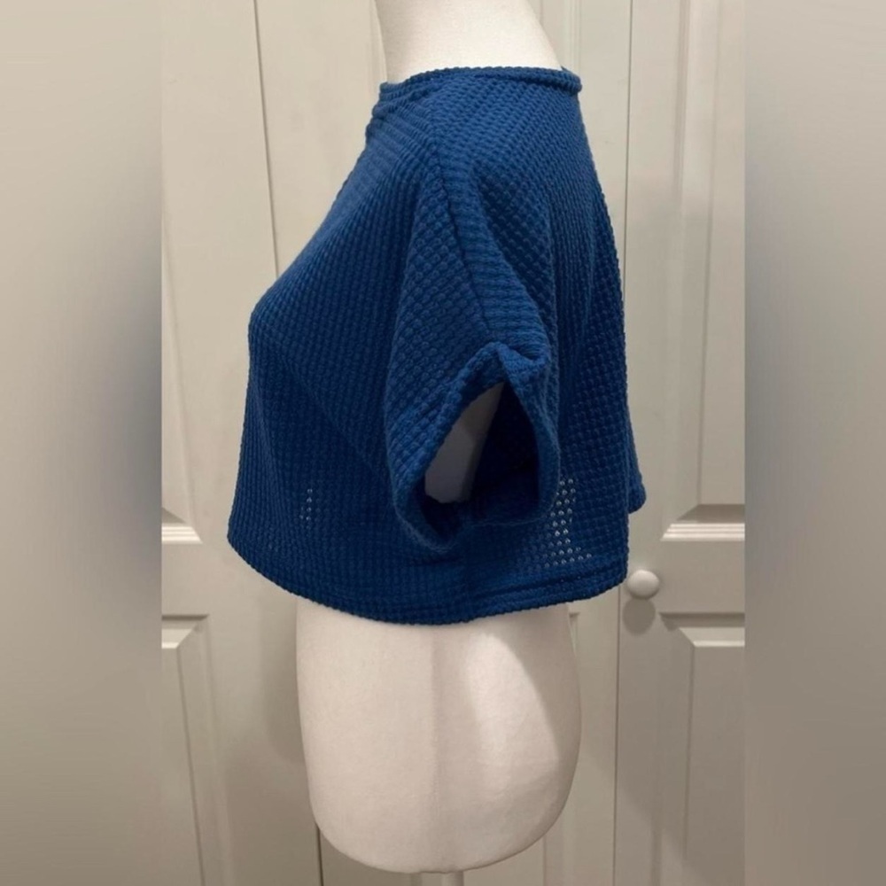 🏁Medium Textured cropped Top cobalt blue short sleeve crew neck - Picture 2 of 6
